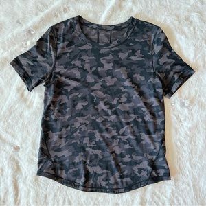 LULULEMON CAMOUFLAGE TEE - Black/grey - Size 6